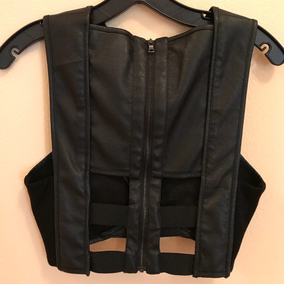 ⭐️Host Pick⭐️BCBGMAXAZRIA cropped leather look Top - Picture 8 of 8